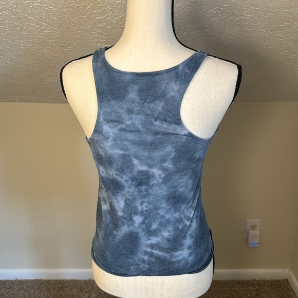 ***Denizen From Levi’s Women’s Blue Graphic Tie Front Tie Dye Tank Top Sz M - Picture 3 of 4